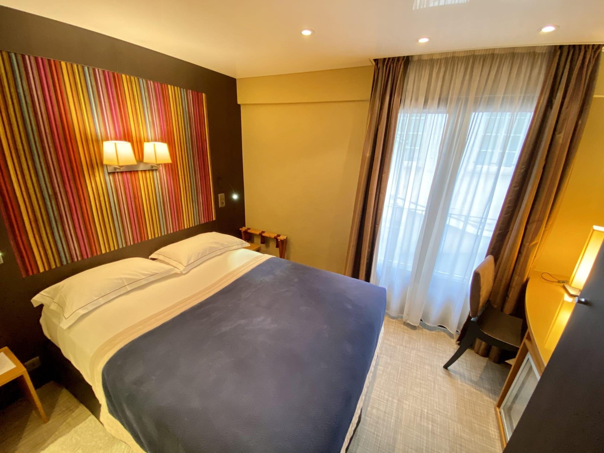 Hotel Du Vieux Saule Paris Bagian luar foto